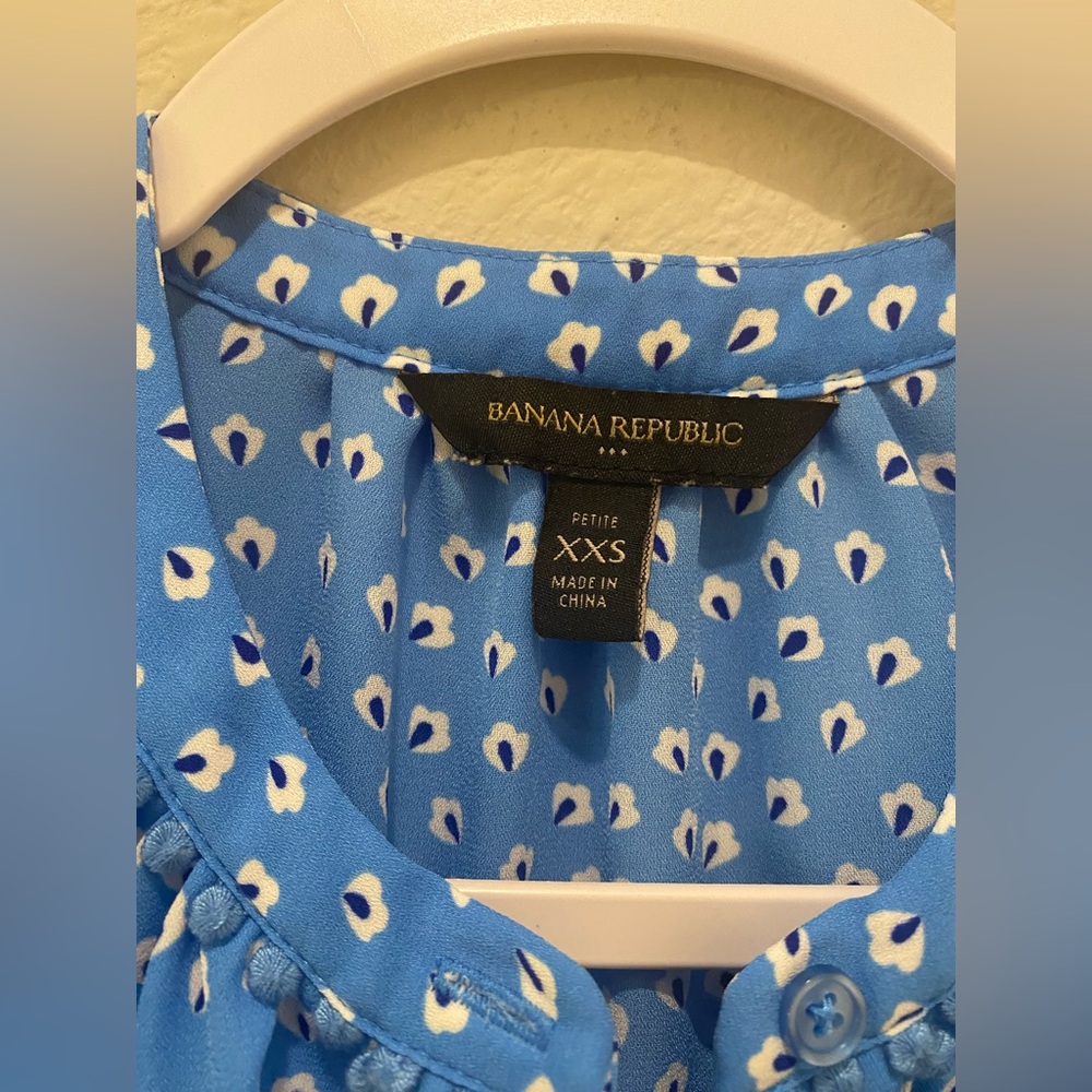 Banana Republic Women's Top Blue Print Sleeveless Button-down - Picture 2 of 7